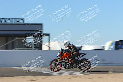 media/Nov-06-2023-Moto Forza (Mon) [[ce023d0744]]/4-Beginner Group/Session 4 (Finish Line Checker)/